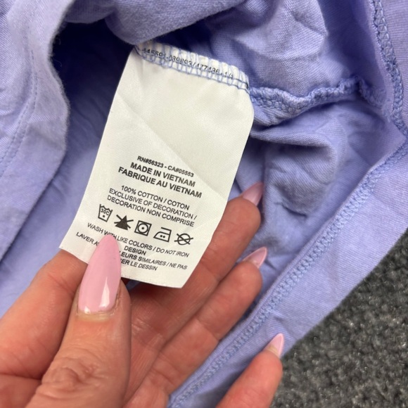 NIKE Women’s Lavender The Nike Tee Short Sleeve Short Logo Swoosh size Medium - Picture 7 of 7